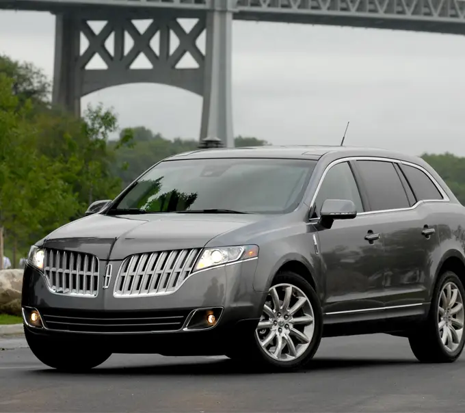 A Luxury Crossover Designed for Modern Travelers